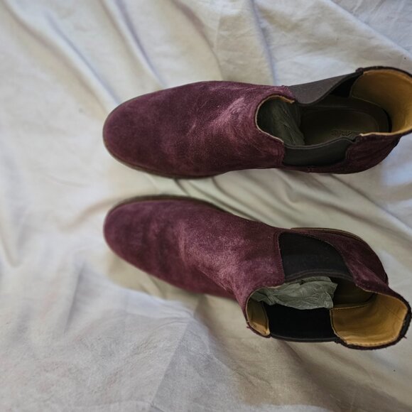 Clark’s Burgundy Suede Chelsea boots, Size 10